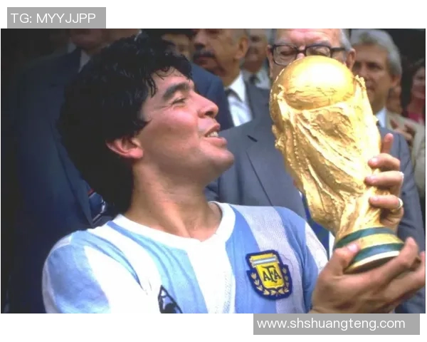 从上帝之手到绝代天骄马拉多纳的传奇足球之路与人生启示